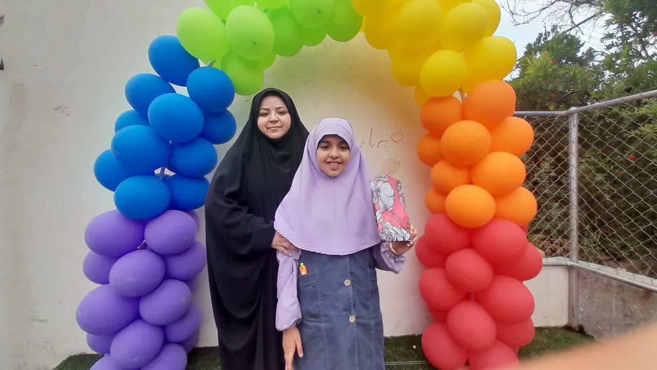 اهدا جوایز به دانش آموزان برگزیده در مسابقات