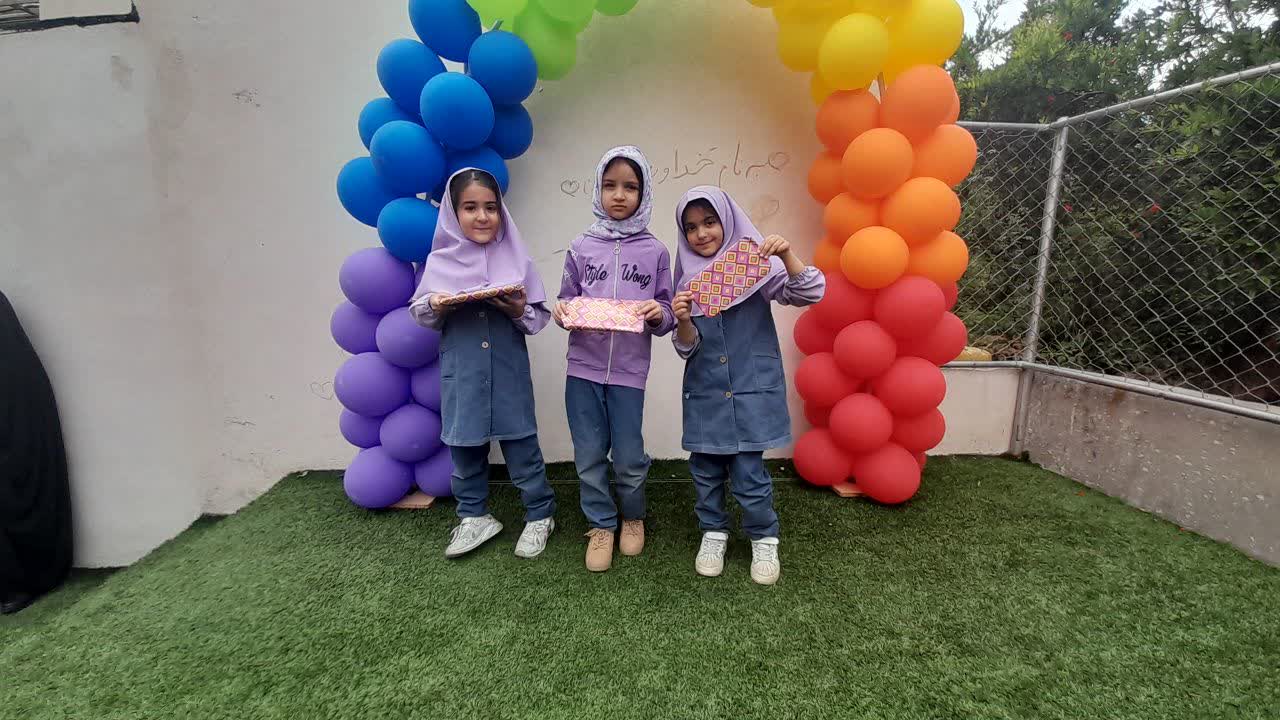 اهدا جوایز به دانش آموزان برگزیده در مسابقات