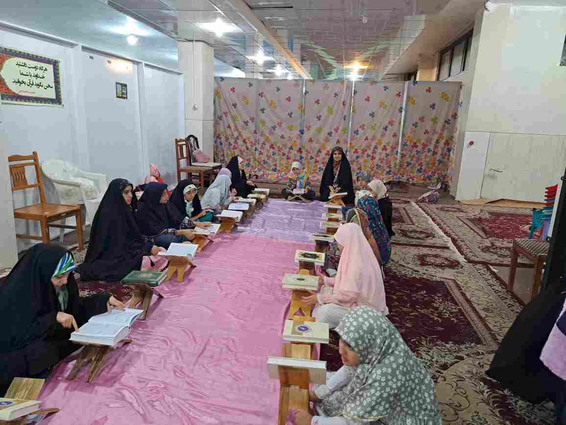 مراسم افطاری دانش آموزان و محفل انس قرآنی