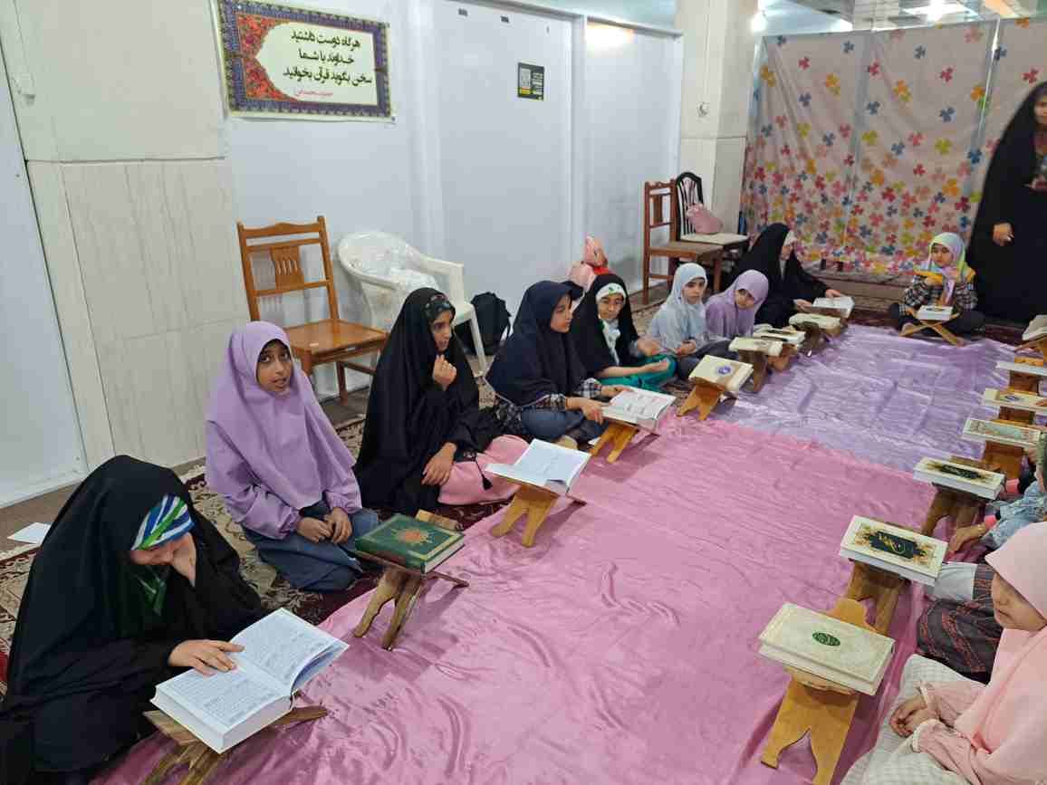 مراسم افطاری دانش آموزان و محفل انس قرآنی
